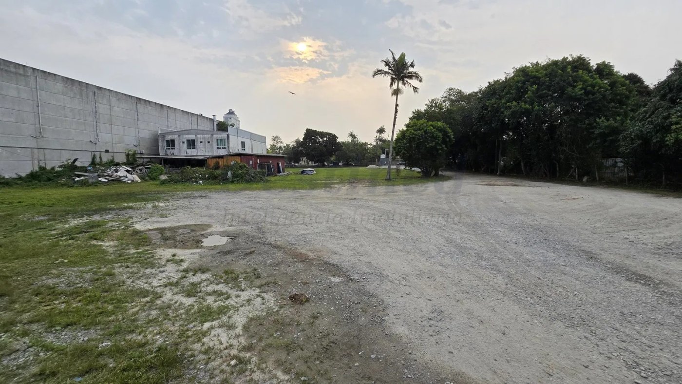 Terreno para Locação Anual no bairro Centro em Camboriú