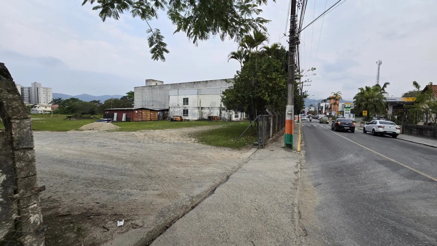 Terreno para Locação Anual no bairro Centro em Camboriú