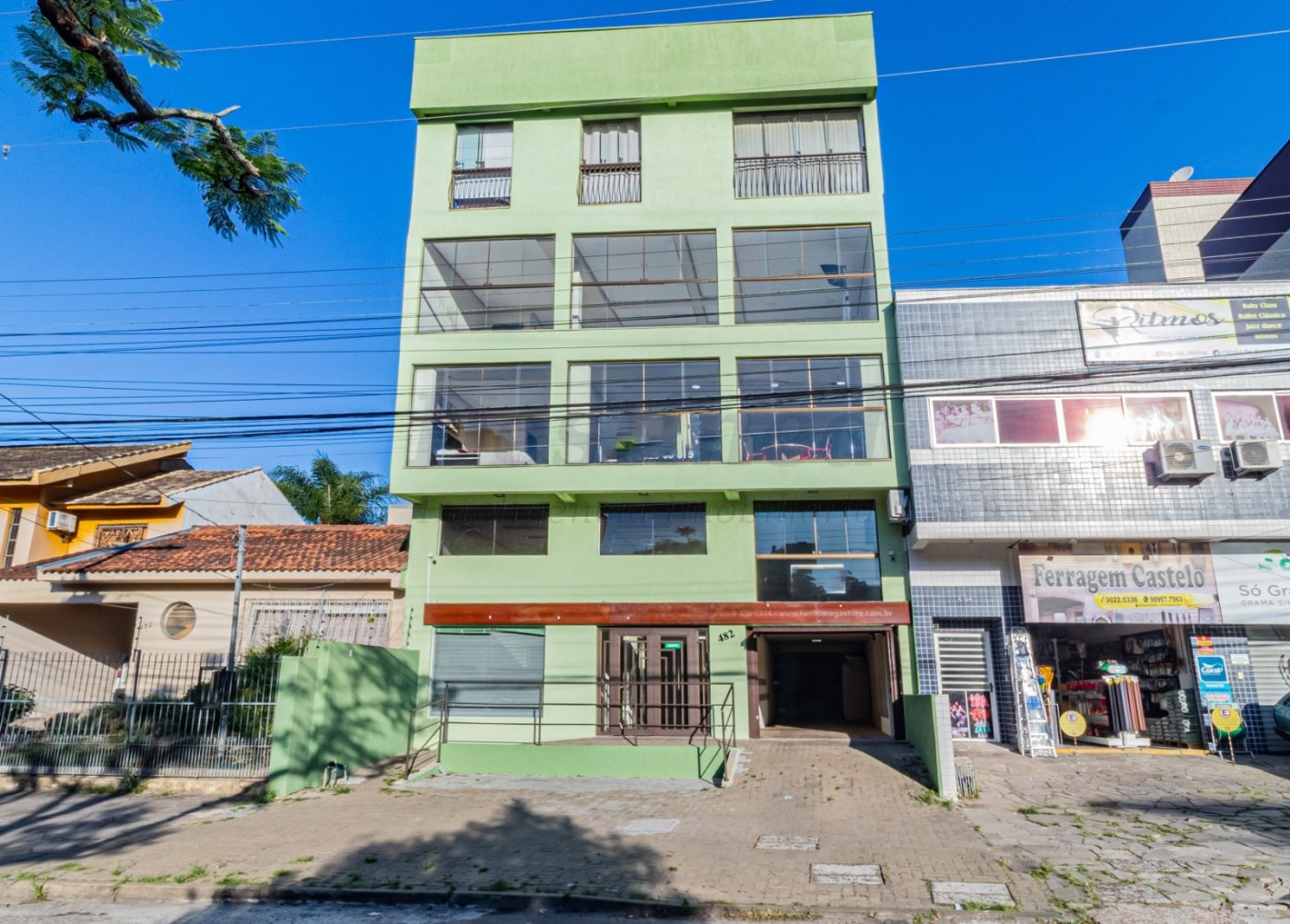  Prédio Inteiro  à Venda no bairro Jardim Itu em Porto Alegre