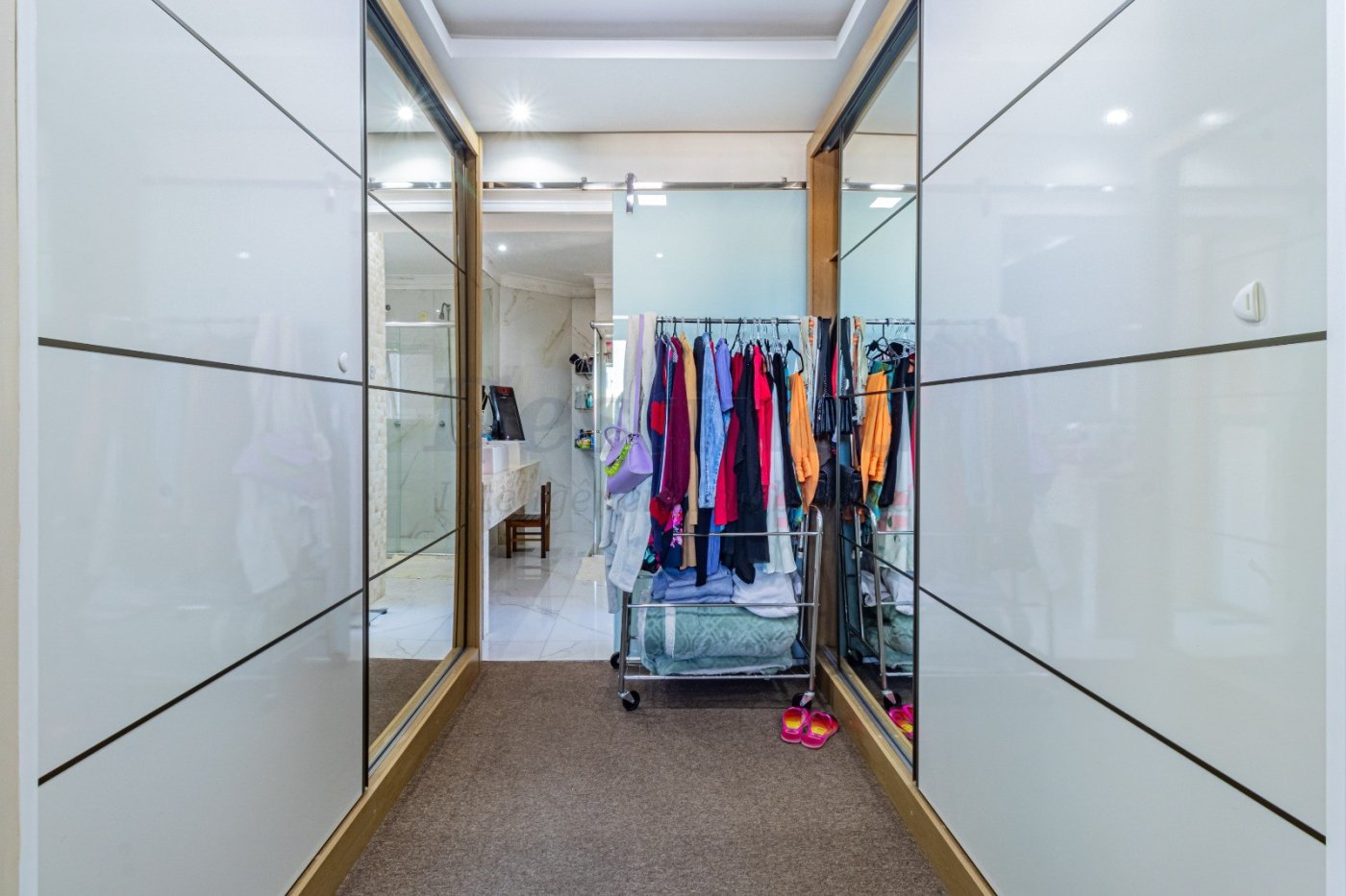  Prédio Inteiro  à Venda no bairro Jardim Itu em Porto Alegre