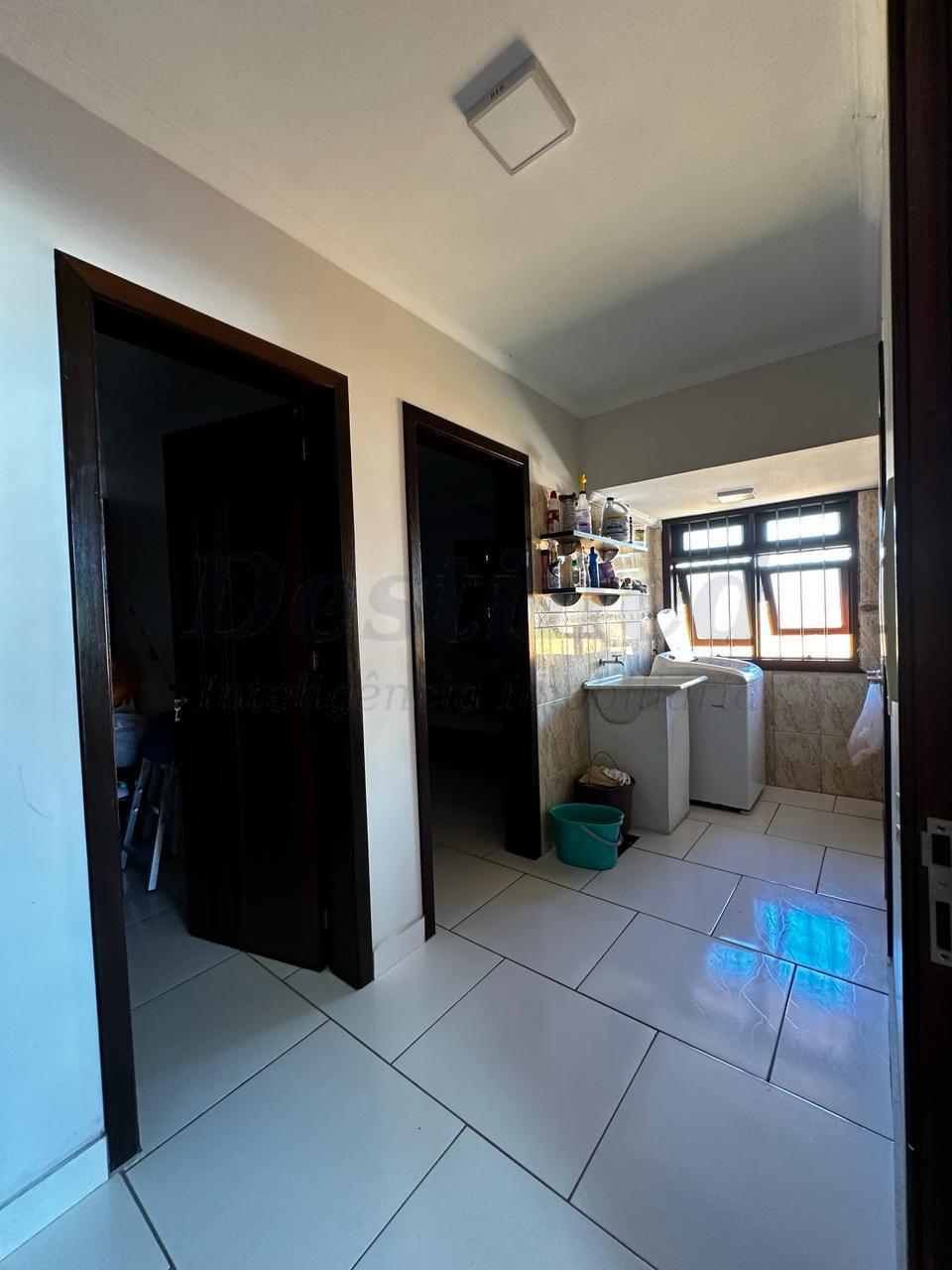 Casa 05 dormitórios para venda em Xangrilá