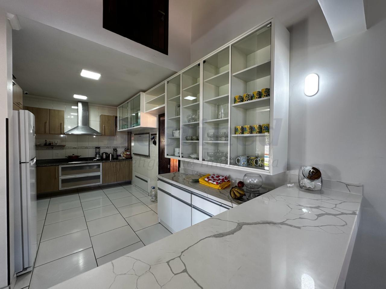 Casa 05 dormitórios para venda em Xangrilá