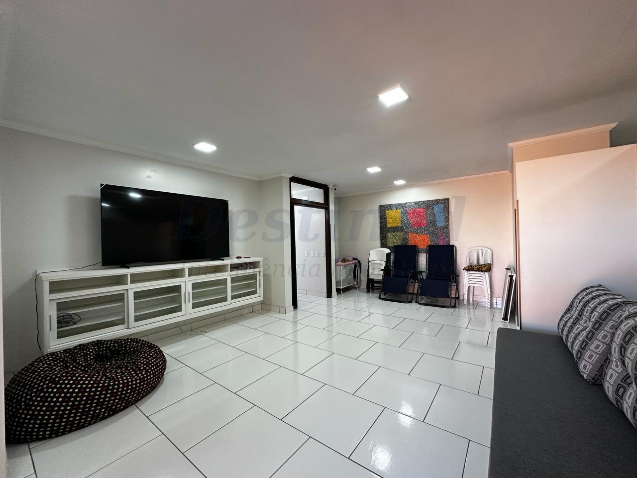 Casa 05 dormitórios para venda em Xangrilá