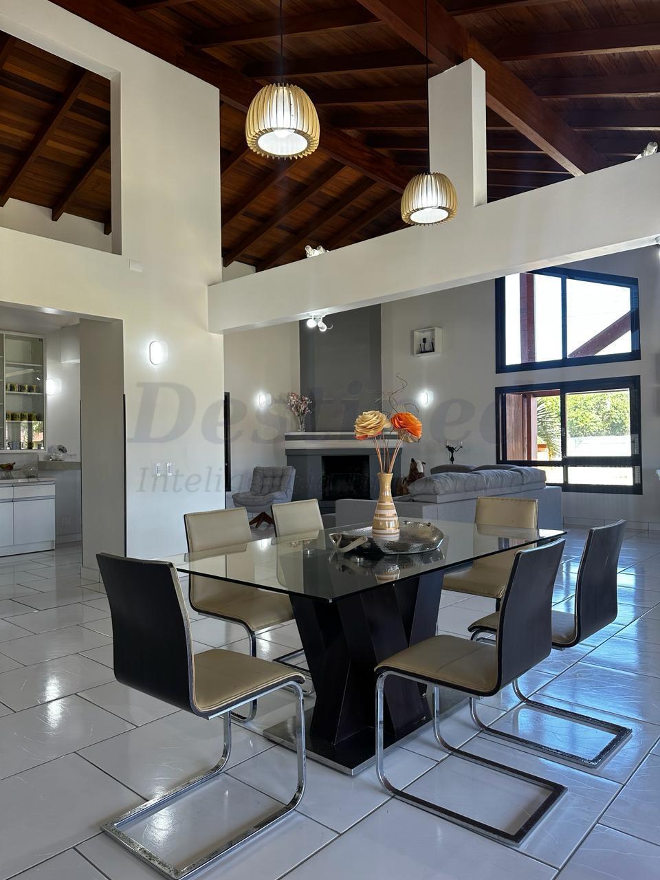 Casa 05 dormitórios para venda em Xangrilá