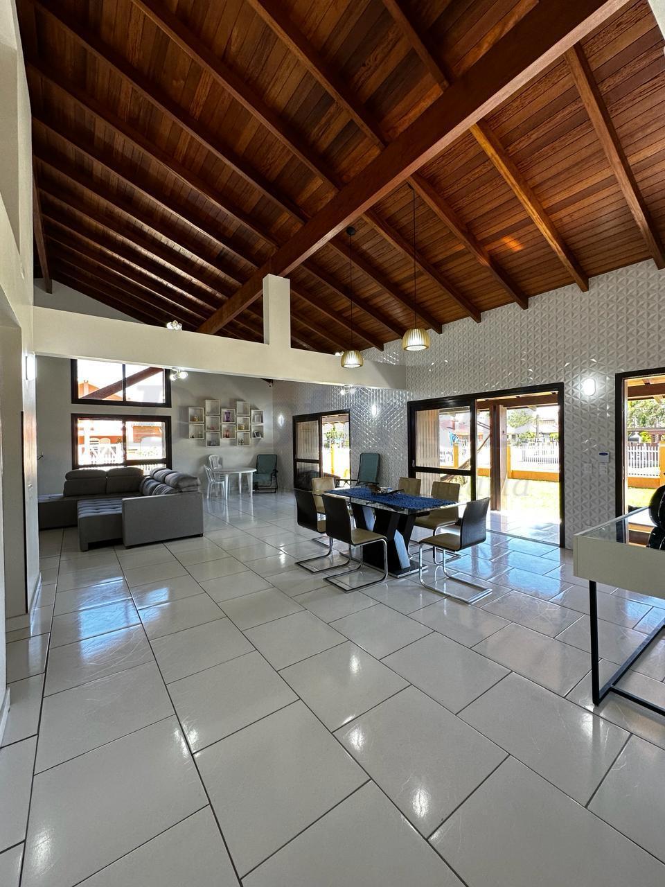 Casa 05 dormitórios para venda em Xangrilá
