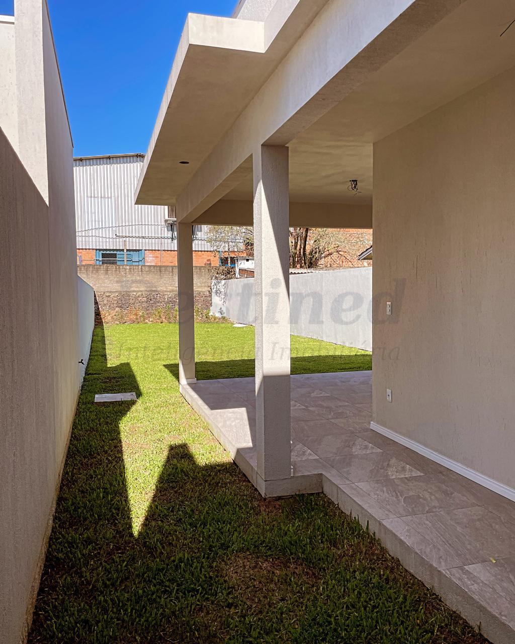 Casa 03 dormitórios para venda em Novo Hamburgo