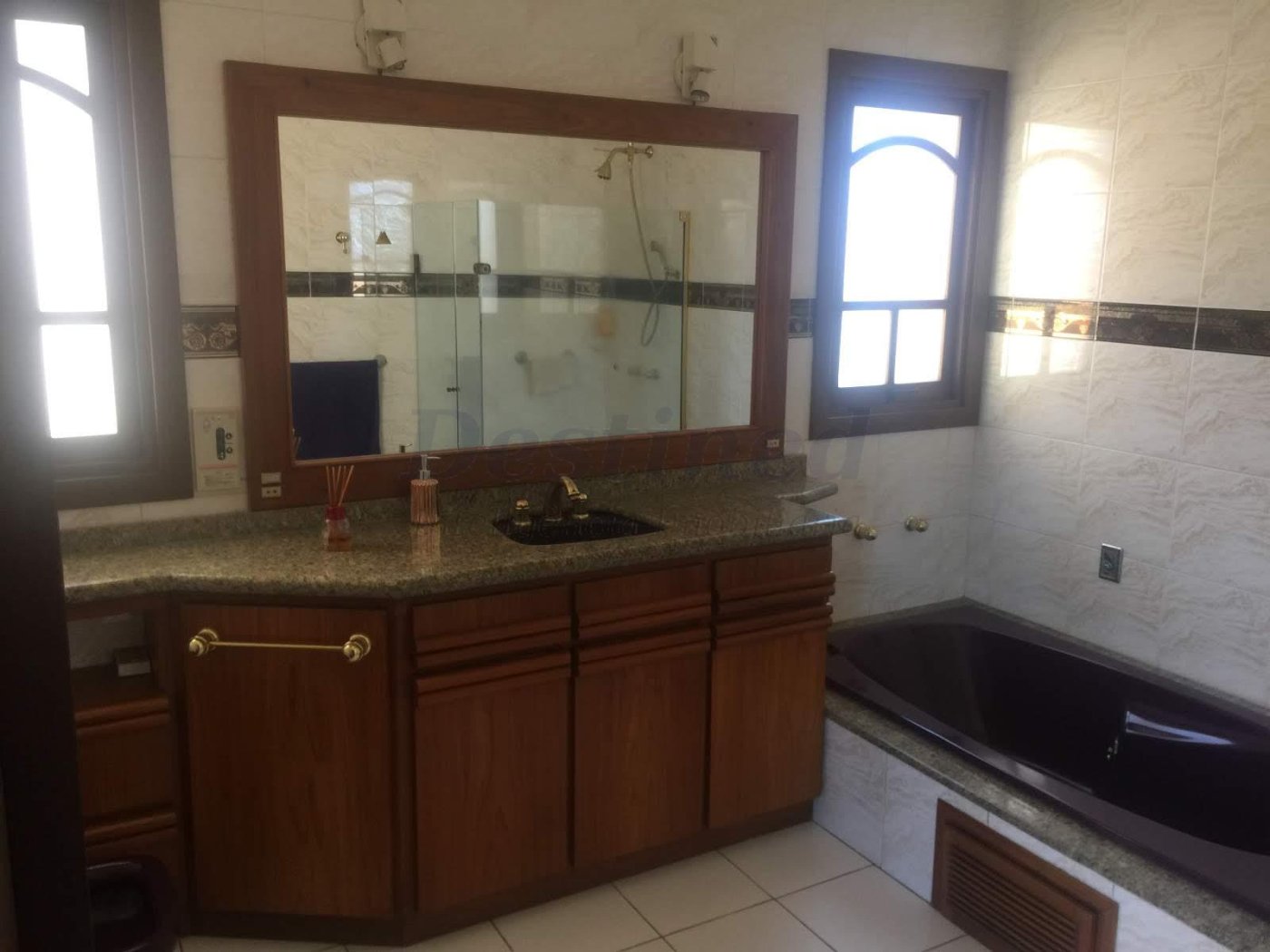 Excelente casa residencial e comercial muito bem localizada na Av Pedro Adams Filho 