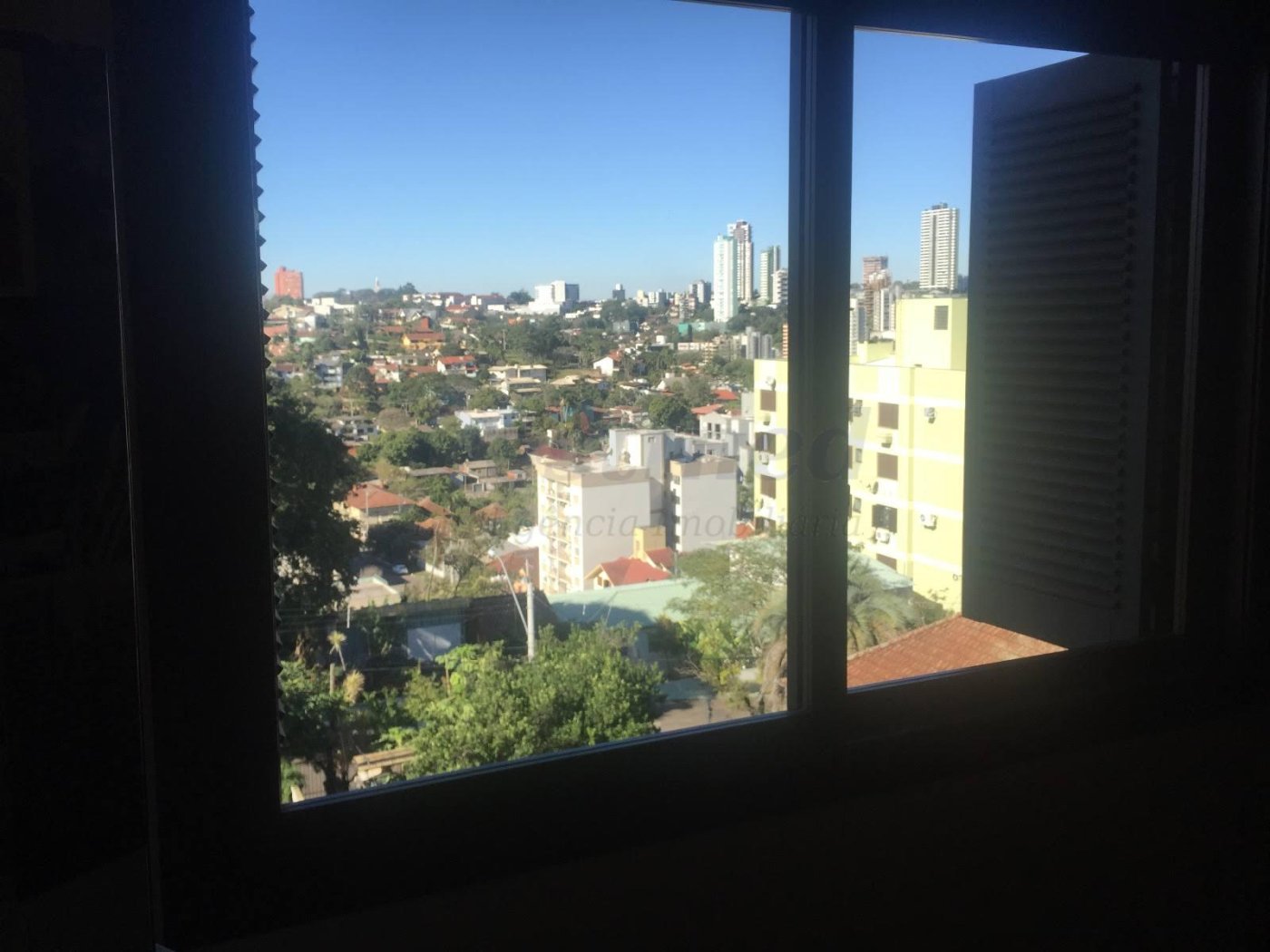 Excelente casa residencial e comercial muito bem localizada na Av Pedro Adams Filho 