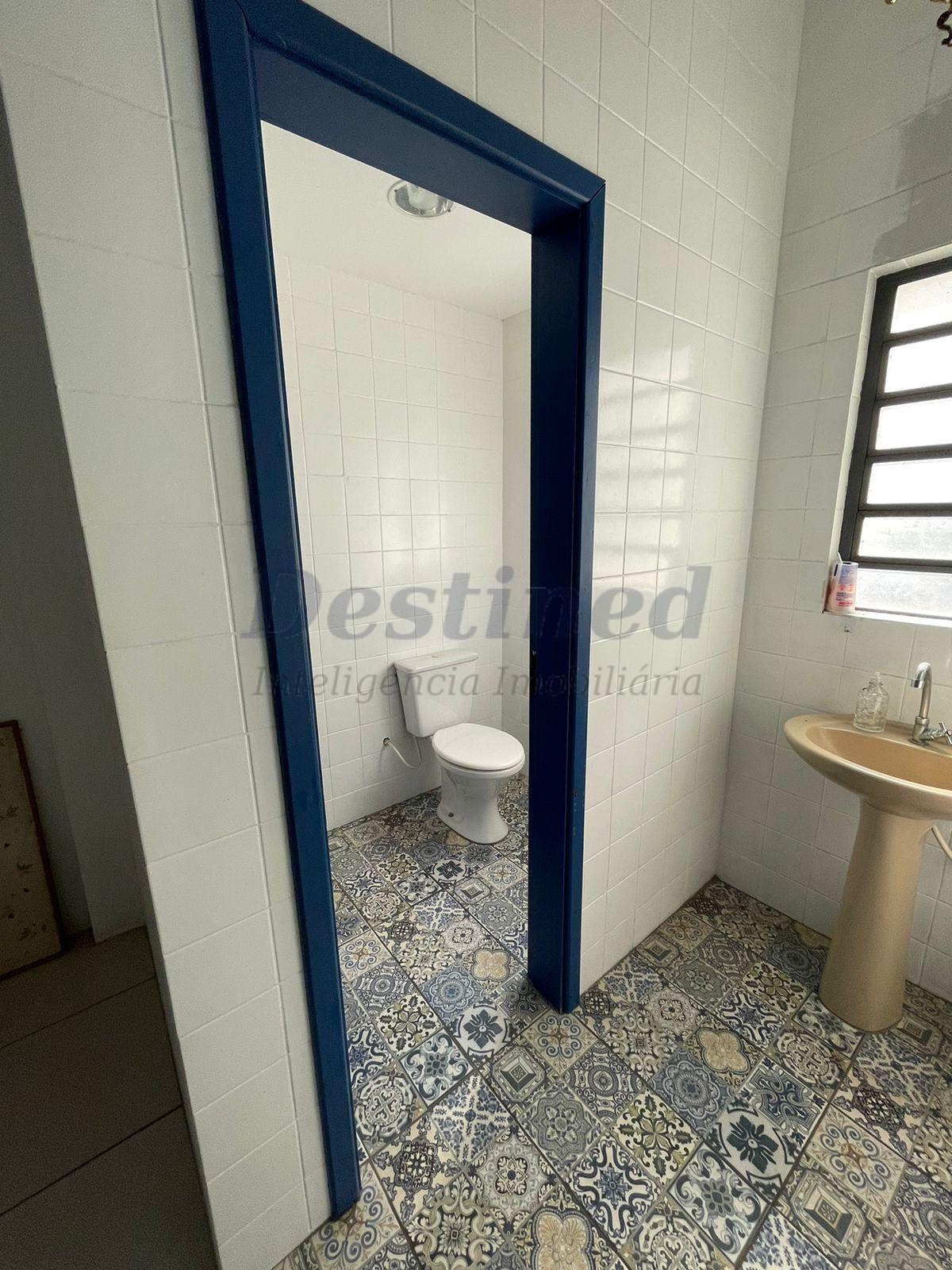 Prédio Comercial para Locação Anual, muito bem localizado na Av Pedro Adams Filho 