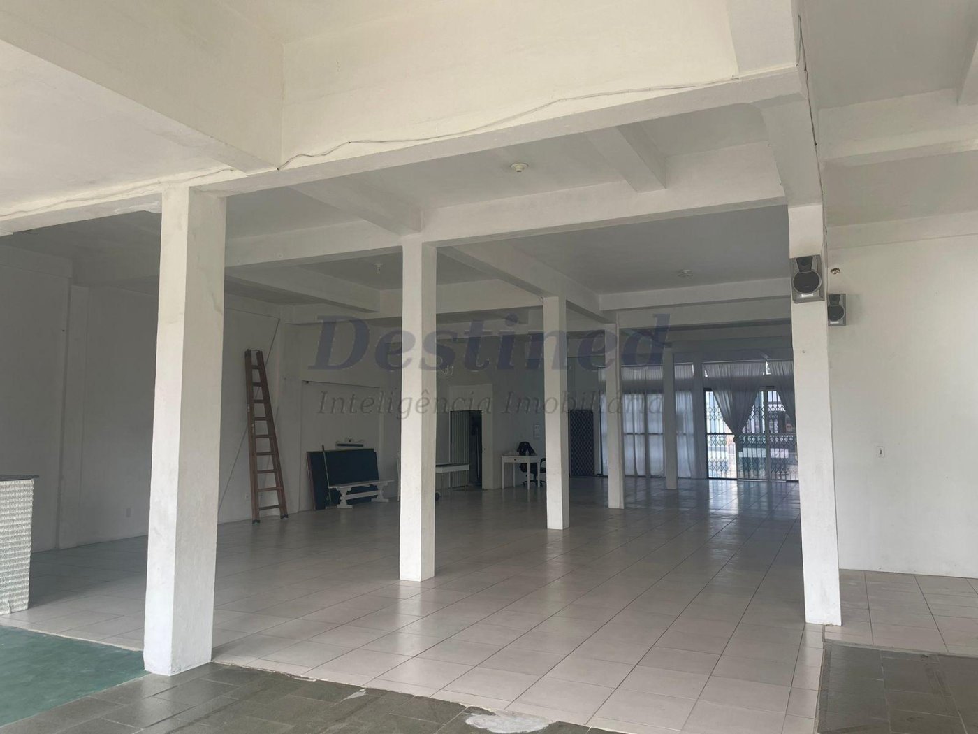 Prédio Comercial para Locação Anual, muito bem localizado na Av Pedro Adams Filho 
