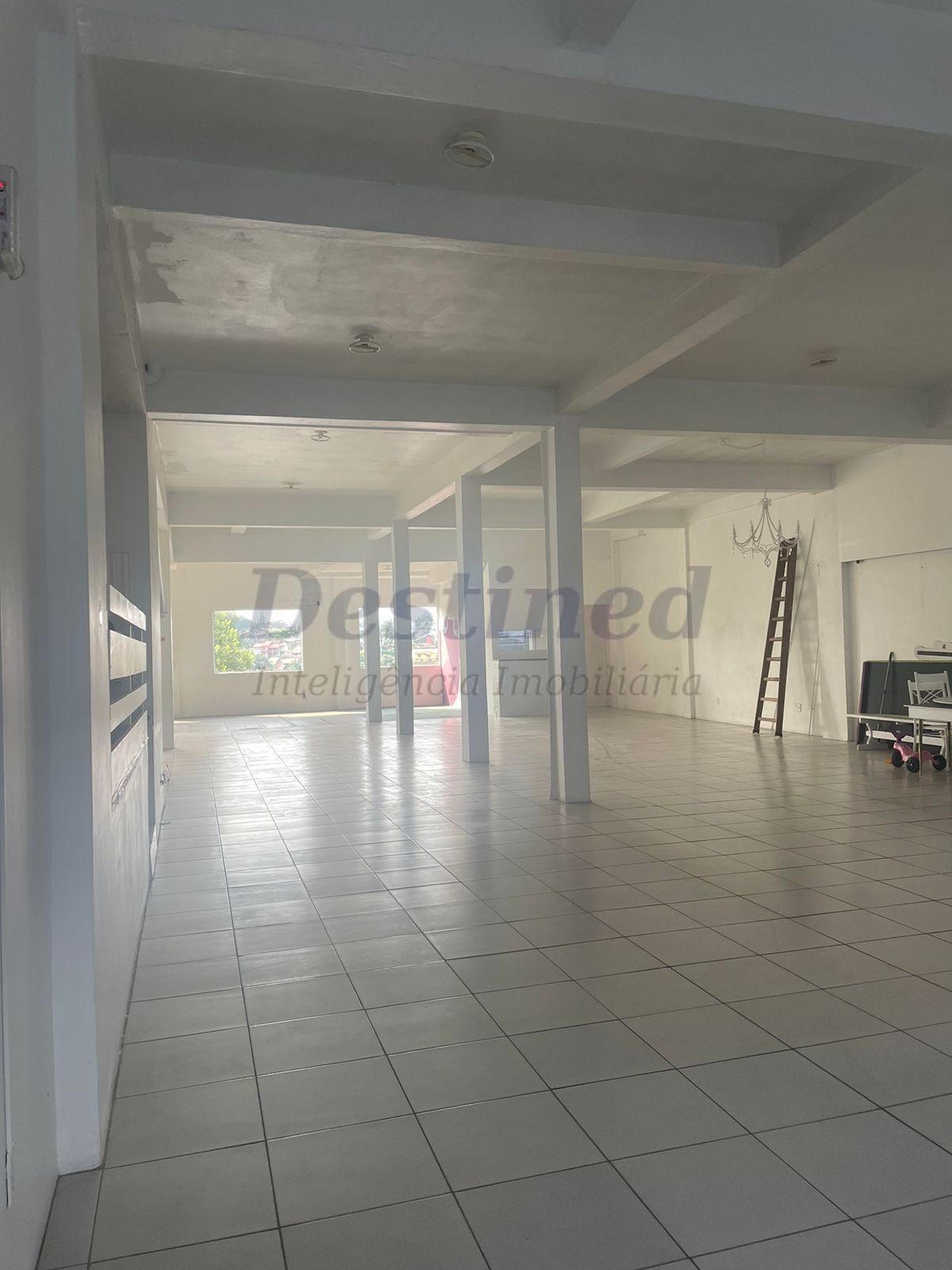 Prédio Comercial para Locação Anual, muito bem localizado na Av Pedro Adams Filho 