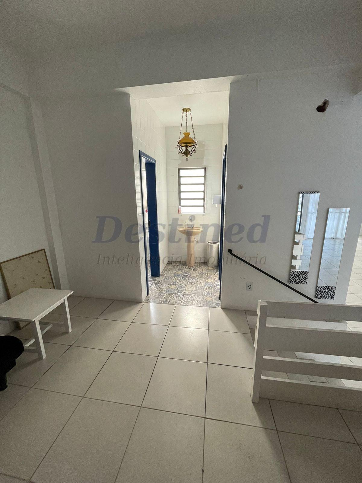 Prédio Comercial para Locação Anual, muito bem localizado na Av Pedro Adams Filho 