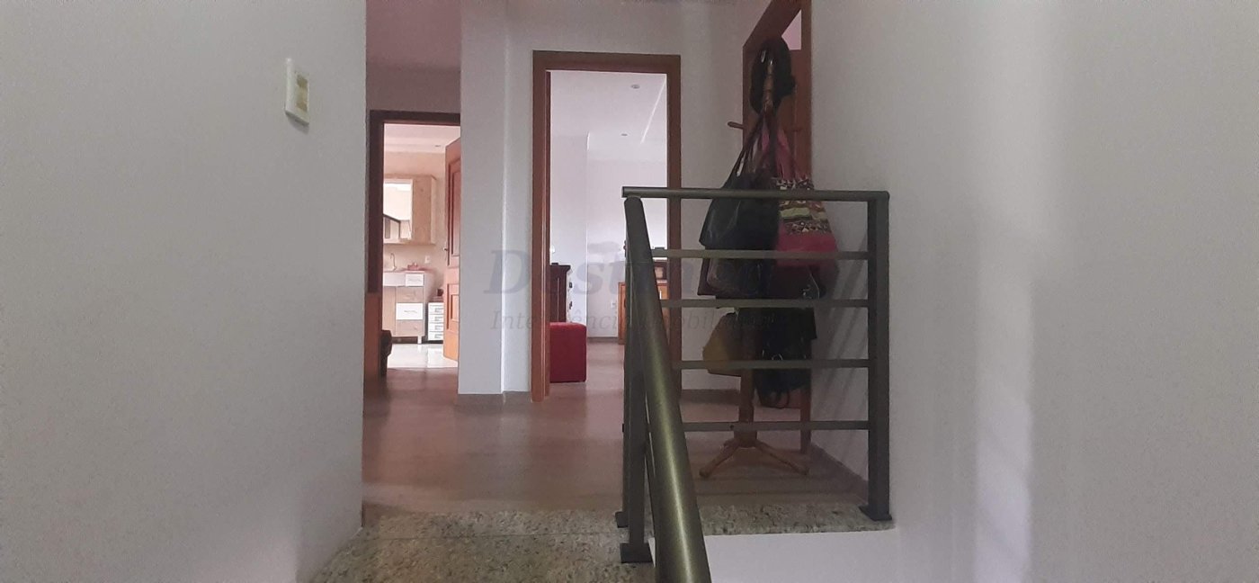 Sobrado 4 quartos para Venda no bairro Mato Grande em Canoas