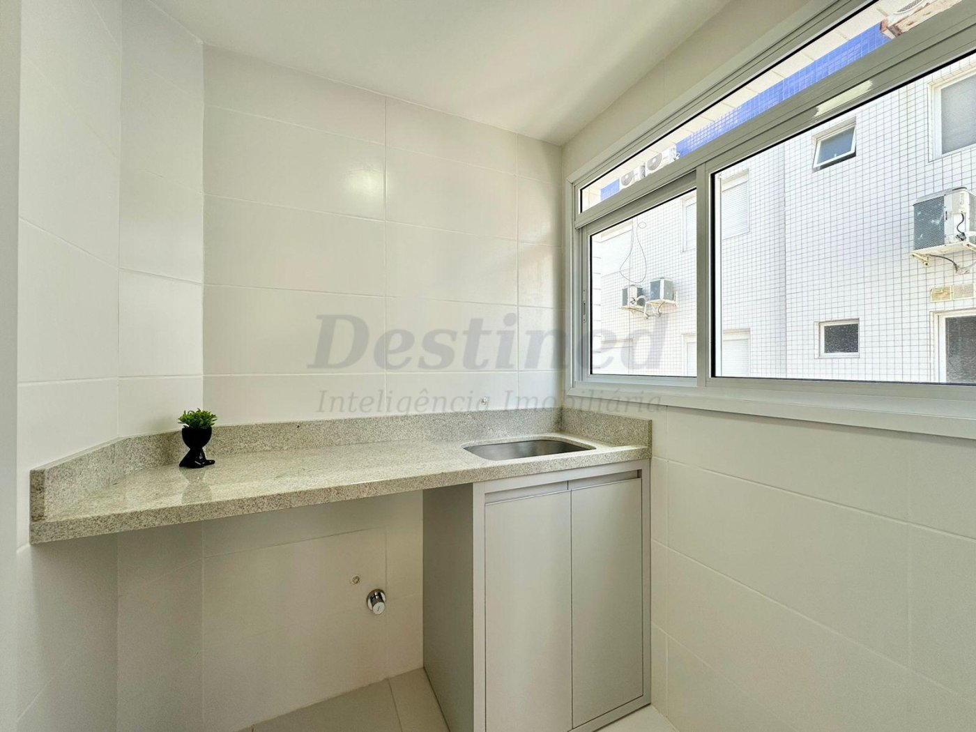 Apartamento decorado 03 dormitórios 01 suíte para venda em Capão da Canoa Centro