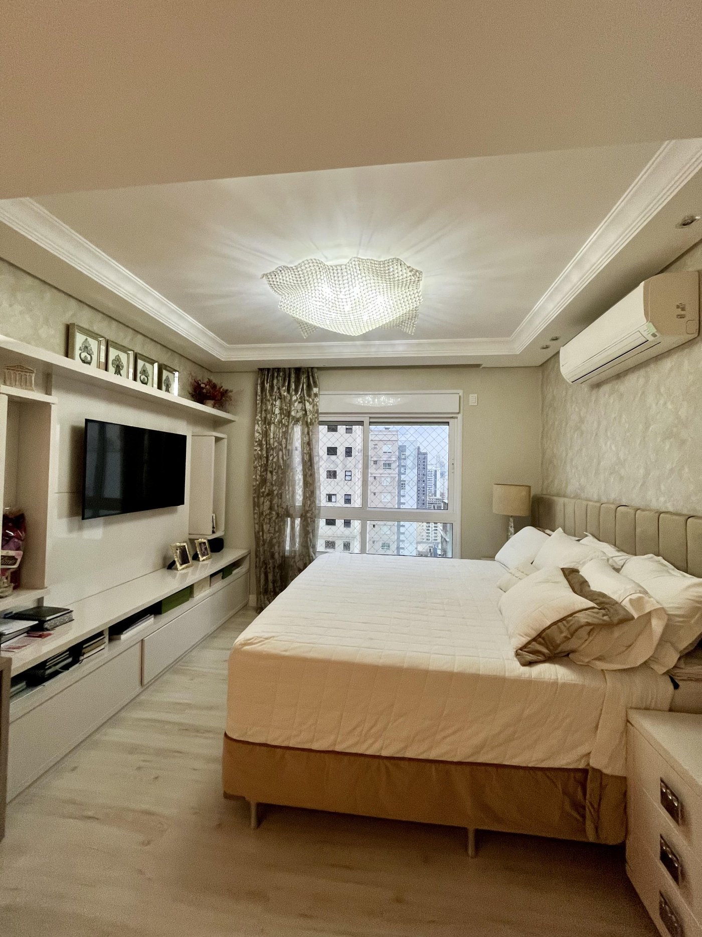 Apartamento 4 suítes para Venda no bairro meia praia em Itapema