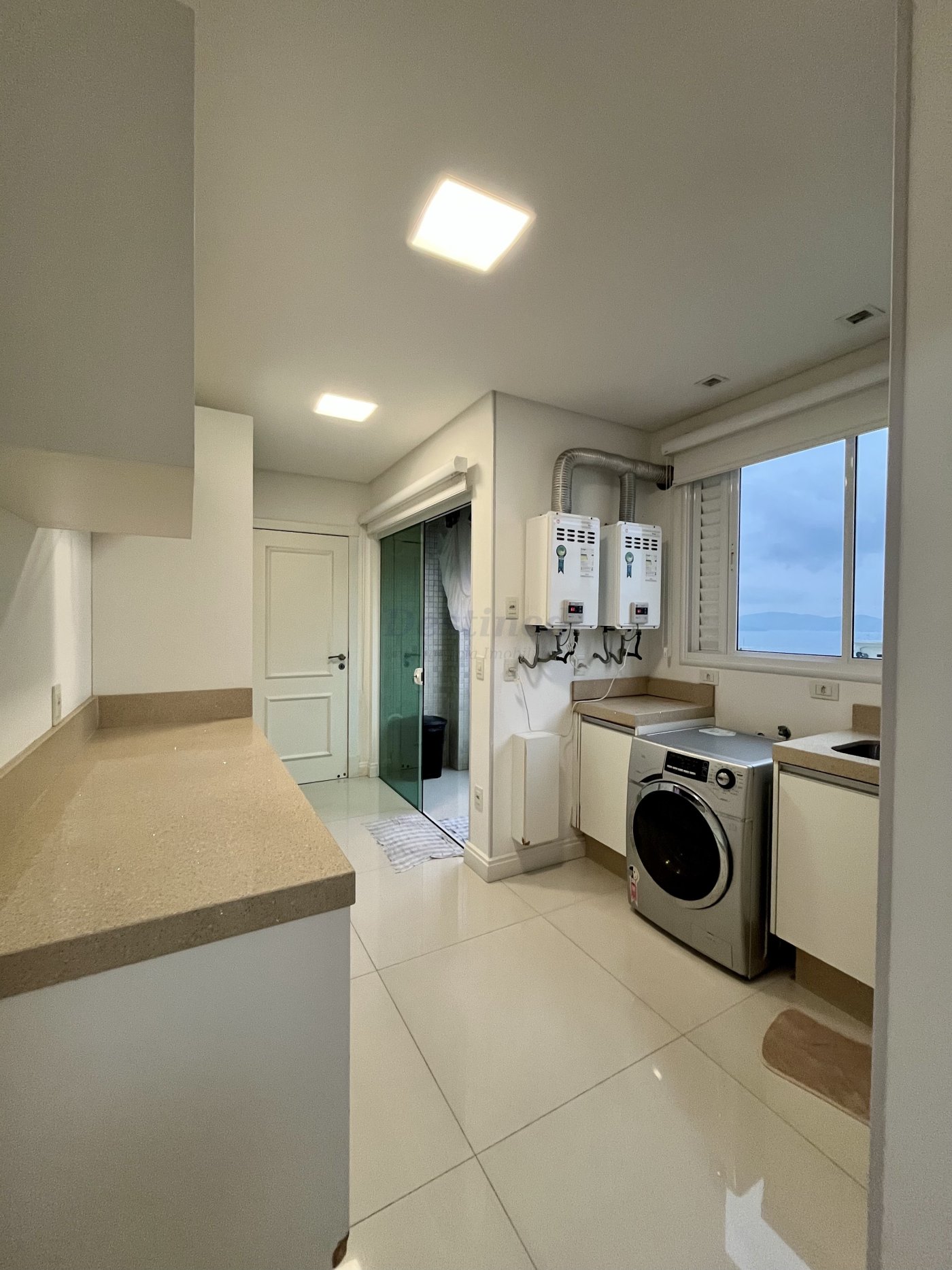 Apartamento 4 suítes para Venda no bairro meia praia em Itapema