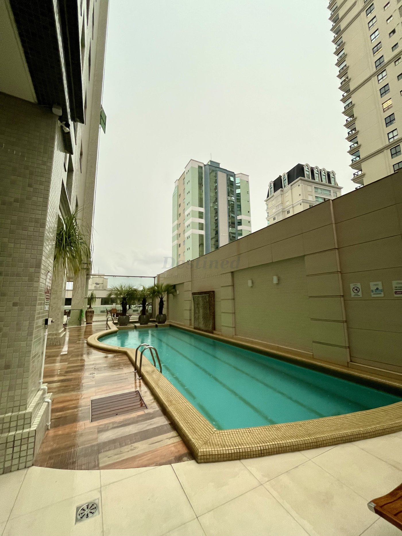 Apartamento 4 suítes para Venda no bairro meia praia em Itapema