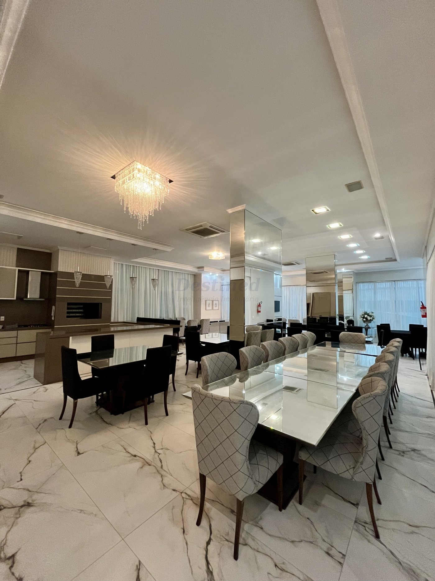 Apartamento 4 suítes para Venda no bairro meia praia em Itapema