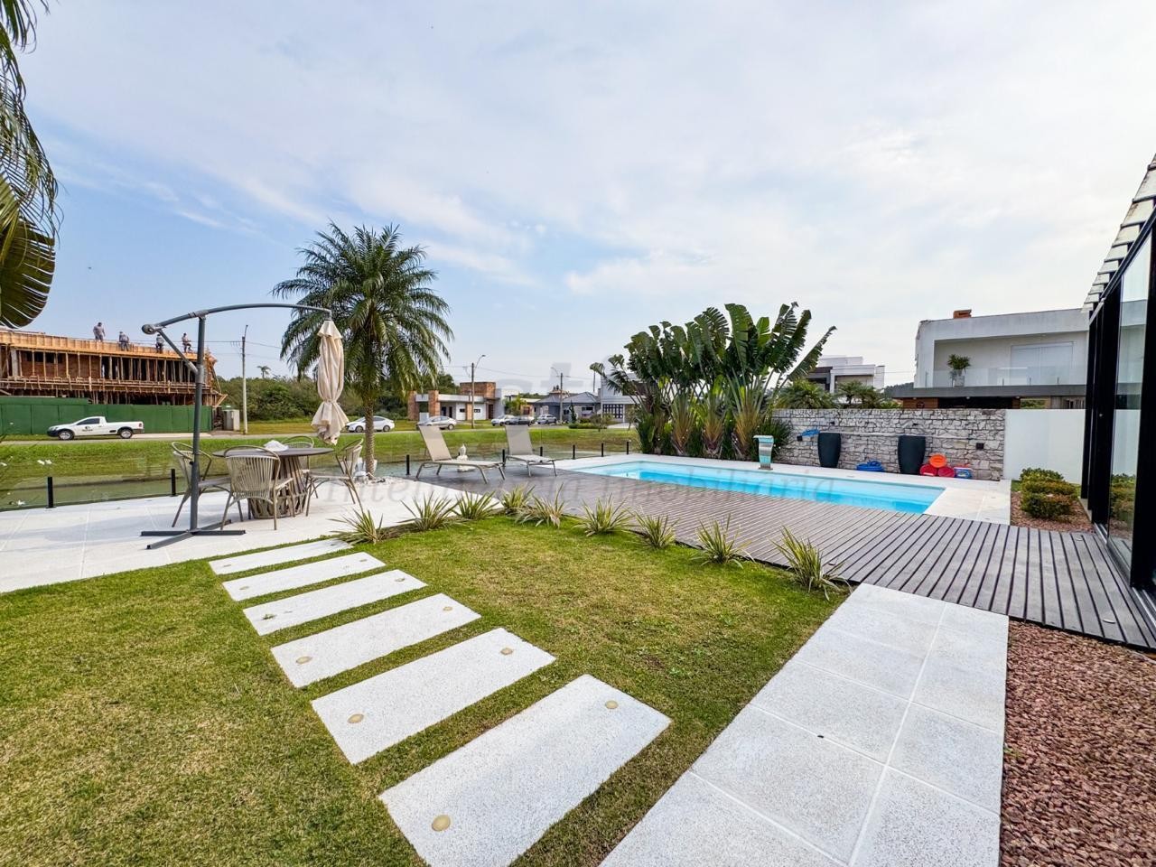 Casa 3 suítes para Locação Anual em Torres