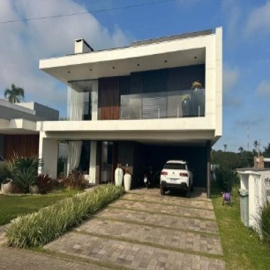 Casa 3 suítes para Locação Anual em Torres