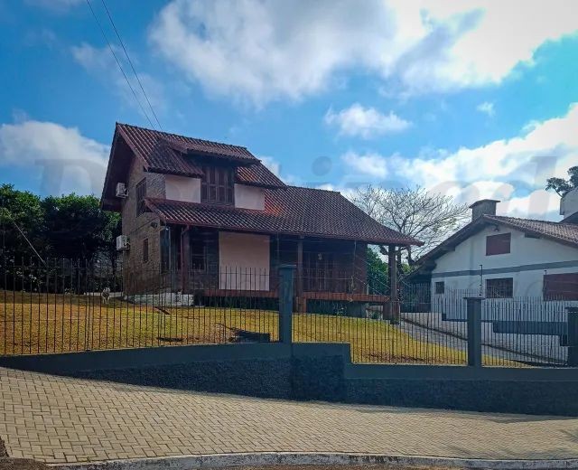 Casa 3 quartos para Venda no bairro Petrópolis em Novo Hamburgo